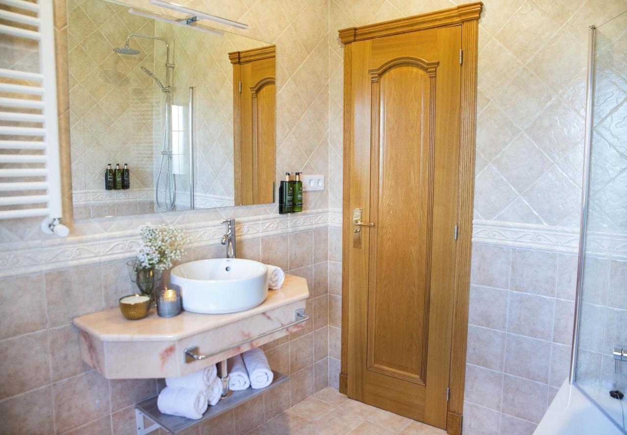 Hotel Penas Blancas Liano Екстер'єр фото